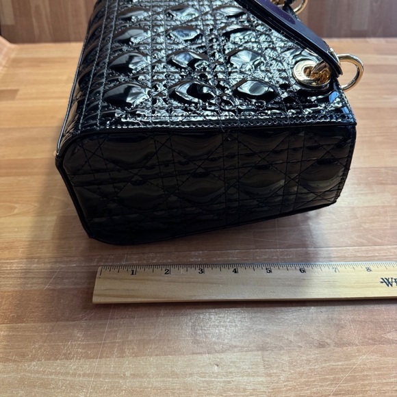 Black shiny purse with optional strap new in box - Picture 9 of 16